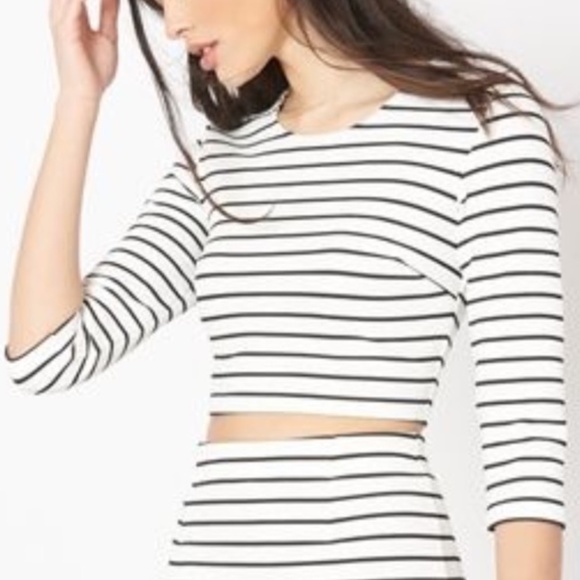 🍀 2 FOR $30 🍀 Dynamite Cropped Striped top - Picture 1 of 7